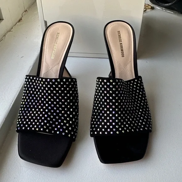 Heels new never worn - Picture 1 of 4